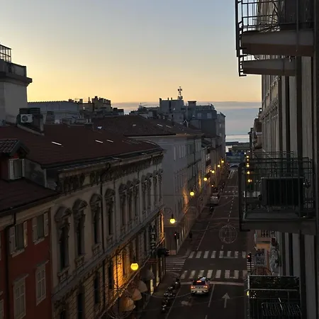 Piazza Ponterosso - The Nest * ترييستي