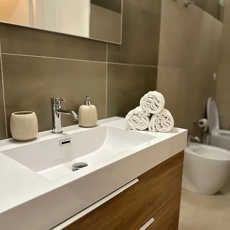 Piazza Ponterosso - The Nest Apartamento Trieste
